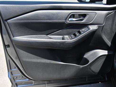Used 2025 Nissan Rogue SV w/ SV Premium Package FWD image 13