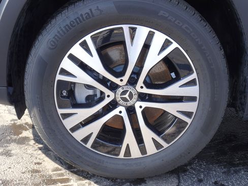 Used 2025 Mercedes-Benz GLB 250 4MATIC image 35