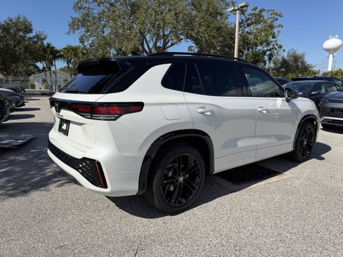 New 2026 Volkswagen Tiguan SE R-Line image 3