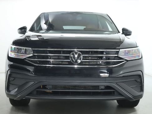 Used 2023 Volkswagen Tiguan SE AWD/4WD image 5