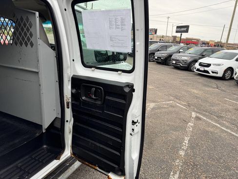 Used 2015 GMC Savana 2500 image 40