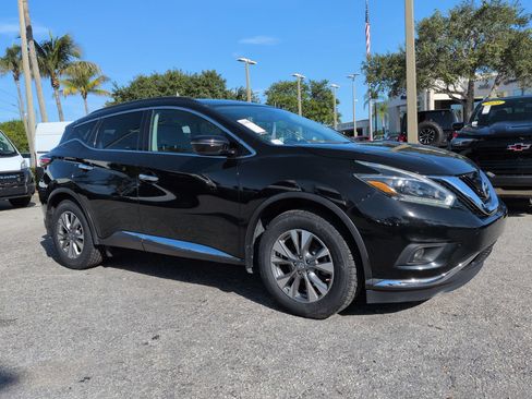 Used 2018 Nissan Murano SV AWD/4WD image 2