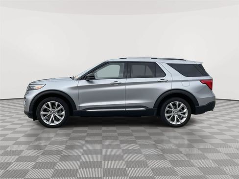 Certified 2022 Ford Explorer Platinum w/ Equipment Group 601A AWD/4WD image 2