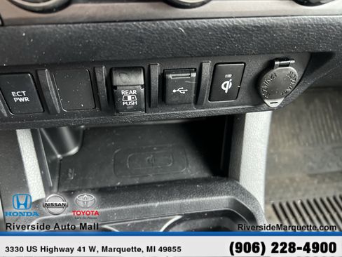Used 2022 Toyota Tacoma TRD Off-Road image 19