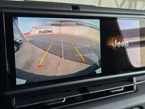 Used 2025 Jeep Wrangler Unlimited Rubicon image 4