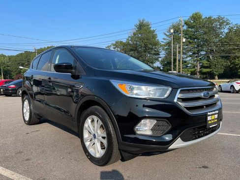 Used 2017 Ford Escape SE image 3