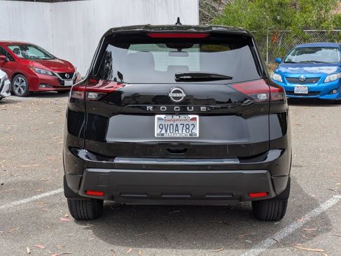 Certified 2025 Nissan Rogue SV FWD image 6