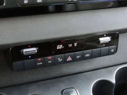 Used 2024 Mercedes-Benz Sprinter 2500 image 54