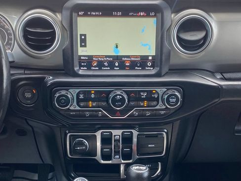 Used 2020 Jeep Wrangler Unlimited Sahara w/ Dual Top Group AWD/4WD image 23