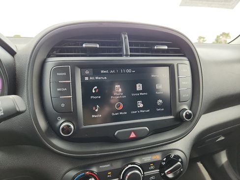 Used 2024 Kia Soul LX w/ Option Group 015 FWD image 19
