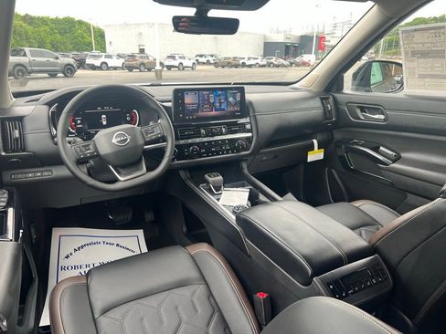 New 2026 Nissan Pathfinder Platinum AWD/4WD image 19