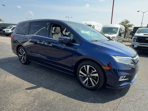 Used 2019 Honda Odyssey Elite image 2
