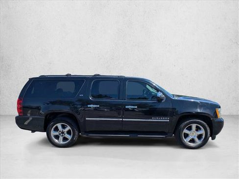 Used 2010 Chevrolet Suburban LTZ RWD image 4