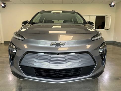 Used 2023 Chevrolet Bolt EUV Premier w/ Super Cruise Package FWD image 5