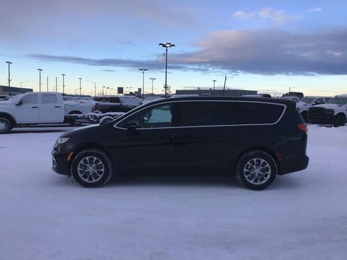 New 2026 Chrysler Pacifica Select image 1