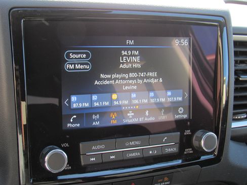 Used 2024 Nissan Frontier SV image 14