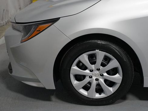 Used 2024 Toyota Corolla LE FWD image 5