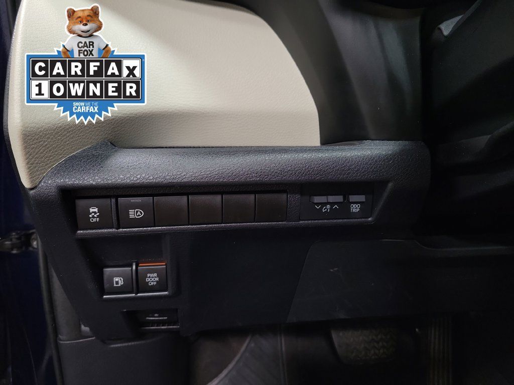 Used 2022 Toyota Sienna XLE FWD image 29