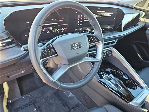 Certified 2025 Audi Q5 Premium w/ 19" Wheel Package image 10