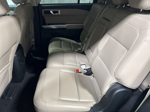 Used 2024 Ford Explorer XLT w/ Equipment Group 202A image 17