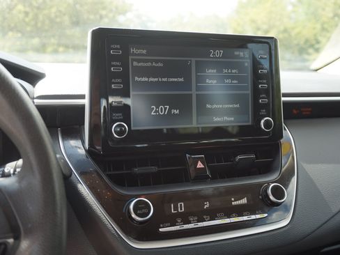 Used 2020 Toyota Corolla LE FWD image 19