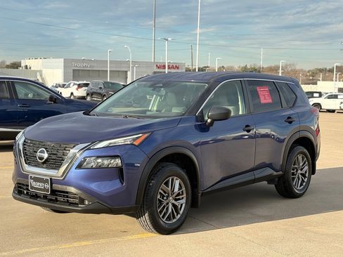 Certified 2021 Nissan Rogue S image 3
