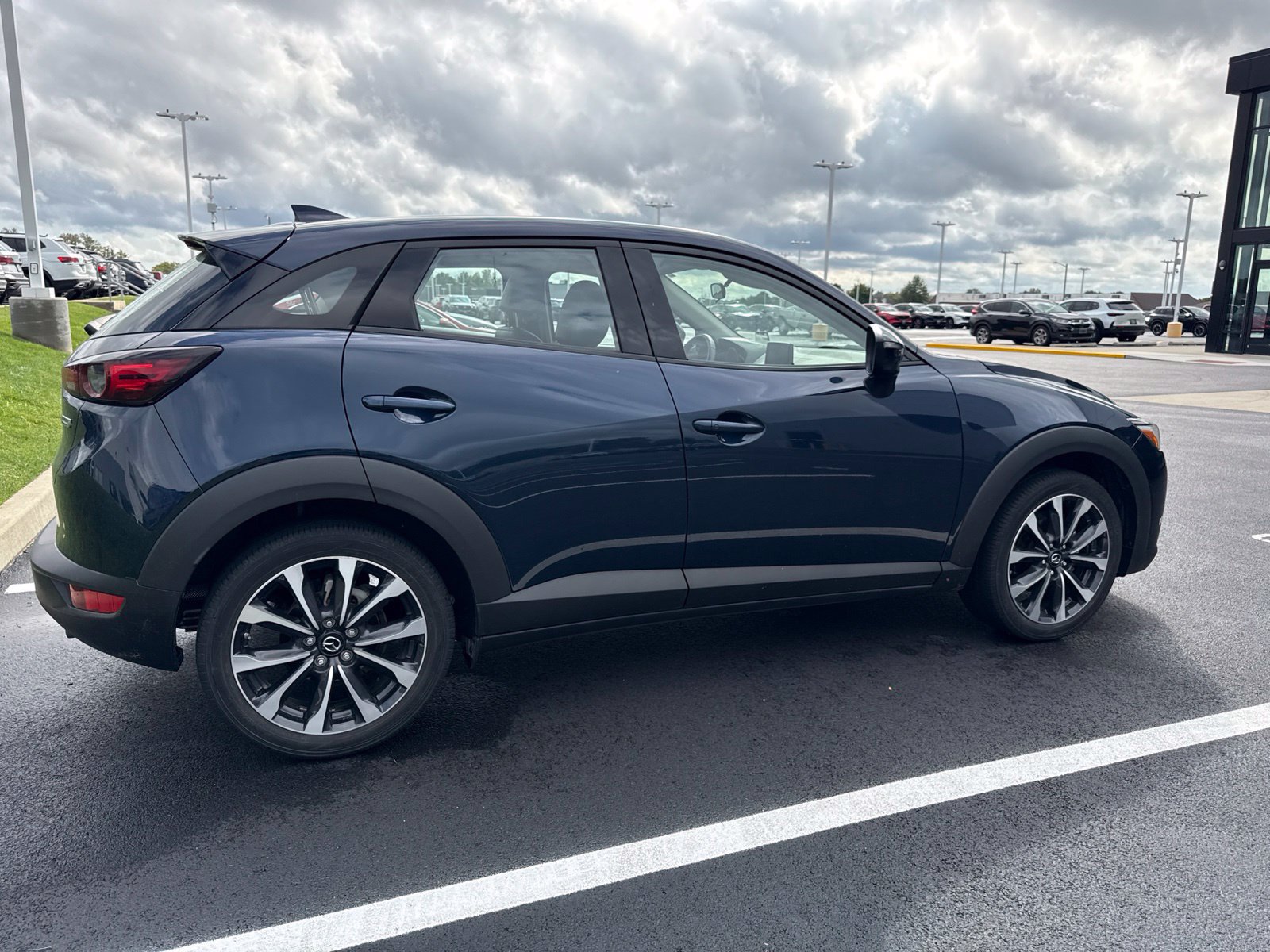 Used 2019 MAZDA CX-3 Touring w/ Touring I-ACTIVSENSE Package FWD image 4