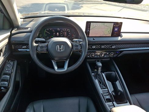 Used 2024 Honda Accord Touring image 11