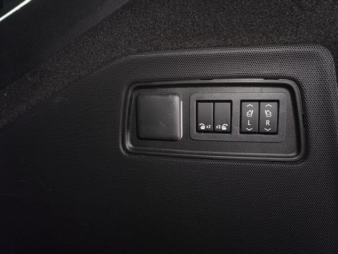 Used 2026 Cadillac Escalade ESV Luxury RWD image 8