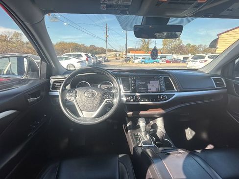 Used 2018 Toyota Highlander XLE FWD image 33