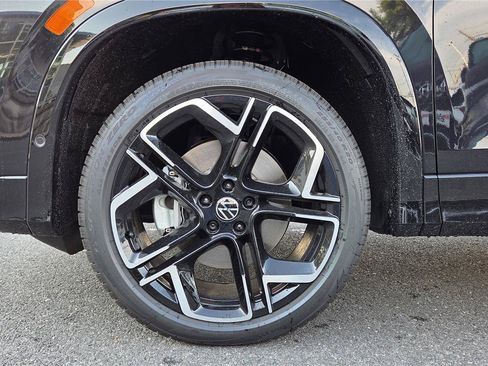 New 2026 Volkswagen Tiguan SEL R-Line AWD/4WD image 10