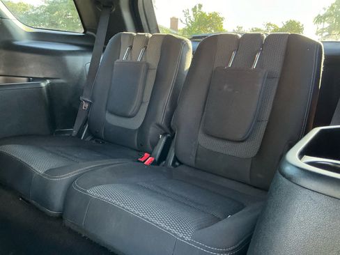Used 2019 Ford Explorer XLT image 28
