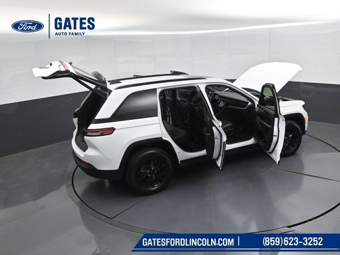 Used 2025 Jeep Grand Cherokee 4WD image 61
