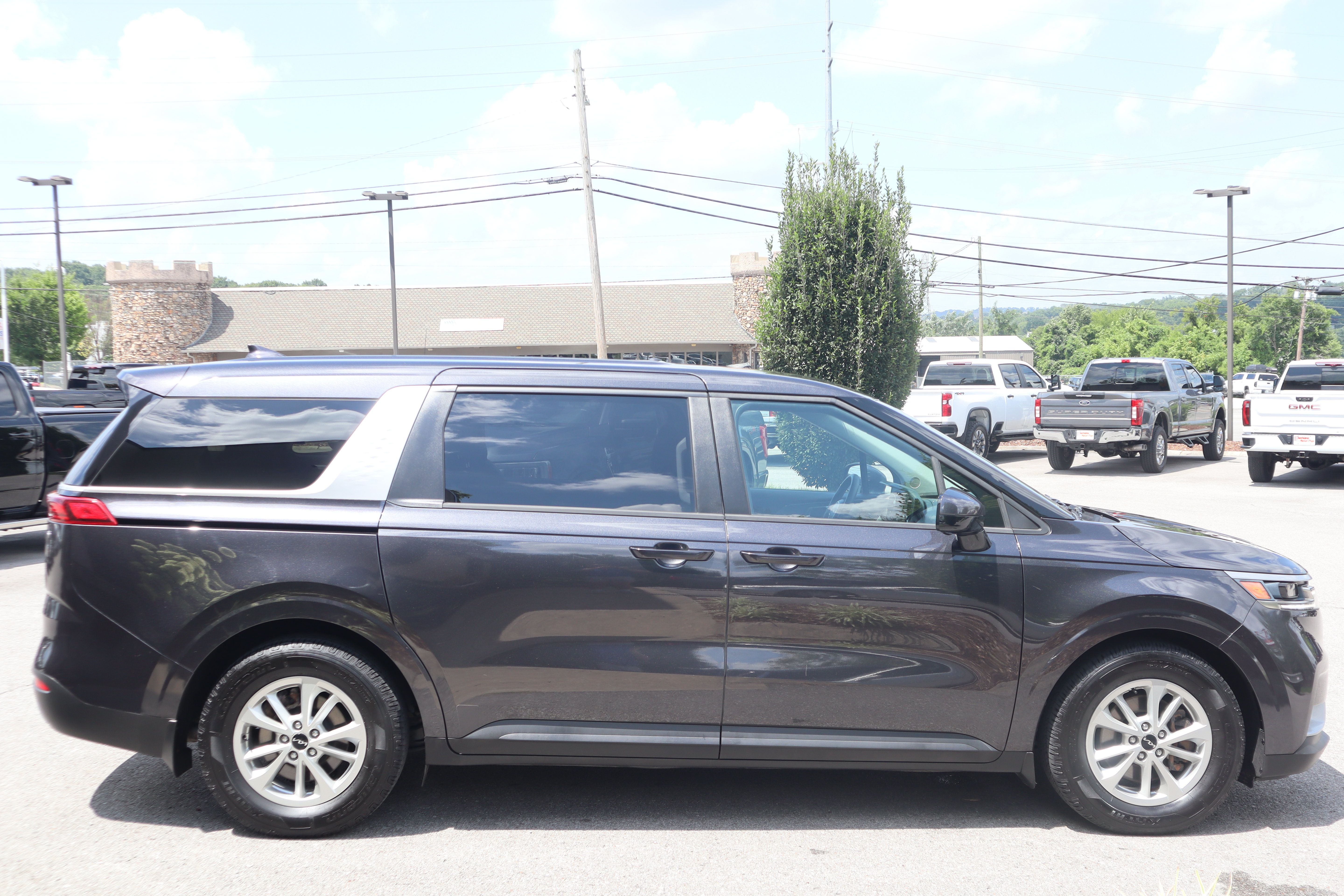 Used 2023 Kia Carnival LX FWD image 6