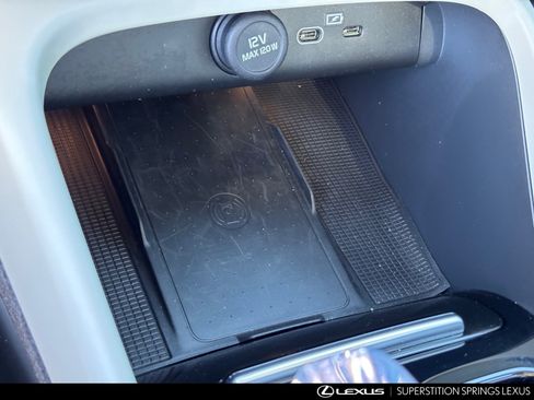 Used 2024 Volvo XC40 B5 Plus w/ Protection Package Premier image 25