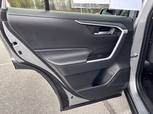 Used 2025 Toyota RAV4 XLE AWD/4WD image 43