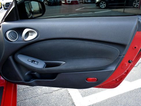 Used 2015 Nissan 370Z Coupe image 32