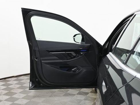 Used 2024 BMW 530i xDrive AWD/4WD image 28