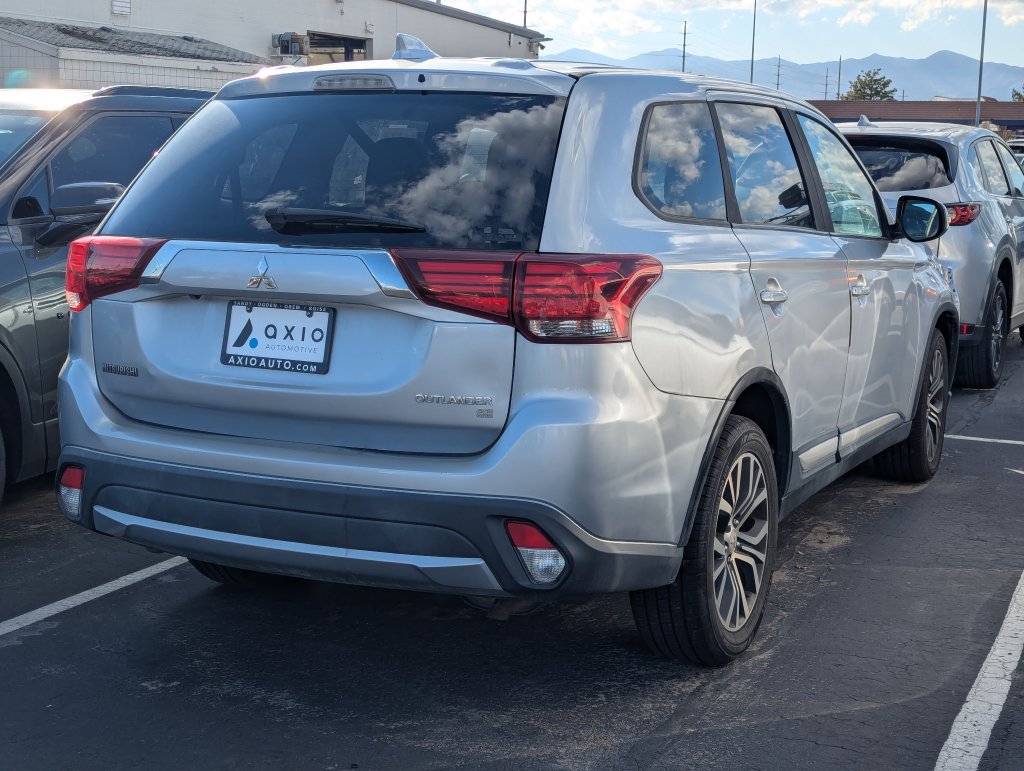 Used 2017 Mitsubishi Outlander AWD image 7