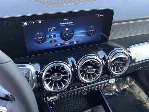 New 2026 Mercedes-Benz GLB 250 4MATIC image 19