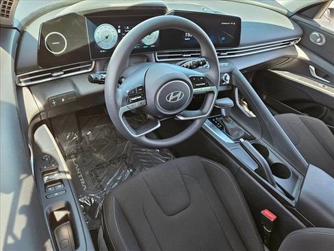 Used 2024 Hyundai Elantra SEL image 9