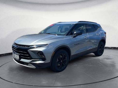Used 2025 Chevrolet Blazer LT w/ Midnight/Sport Edition image 2
