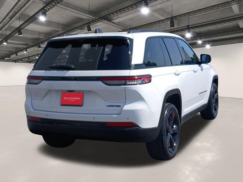 Used 2025 Jeep Grand Cherokee Limited w/ Luxury Tech Group II RWD image 16