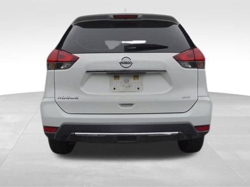 Used 2017 Nissan Rogue S image 4