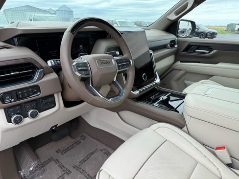 Used 2025 GMC Yukon XL Denali w/ Denali Reserve Package AWD/4WD image 16