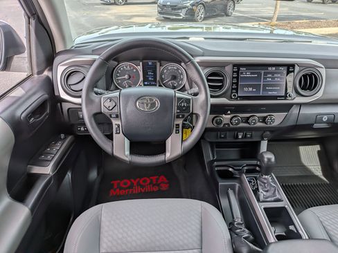 Used 2020 Toyota Tacoma SR5 AWD/4WD image 25