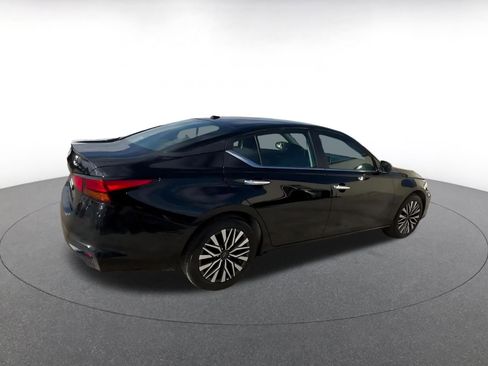 Used 2025 Nissan Altima 2.5 SV image 15