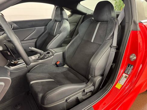 Used 2025 Toyota GR86 Premium w/ ALL Weather Mat Package (TMS) image 13