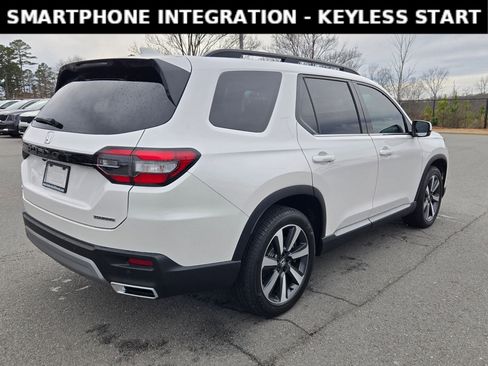 Used 2025 Honda Pilot Touring image 7