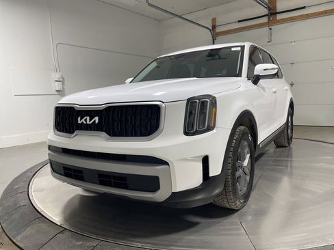Certified 2023 Kia Telluride LX image 3